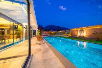 欧瓦吉克带家具的豪华别墅,带室内游泳池